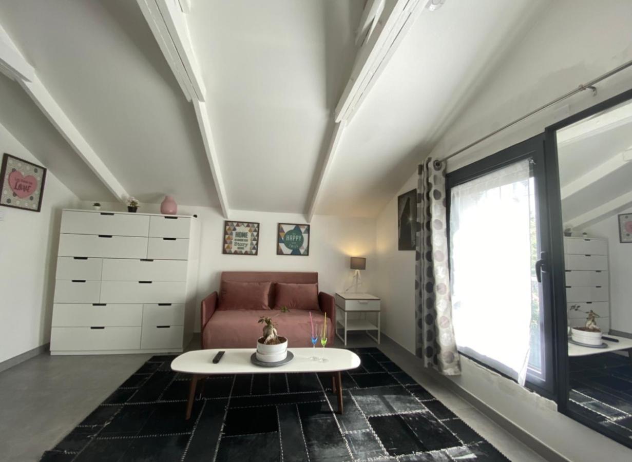 Trendy Studios Tassin Exterior foto